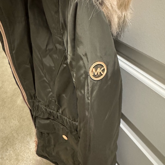 Michael Kors Olive Green Parka with Faux Fur Hood new with tags - Picture 5 of 6